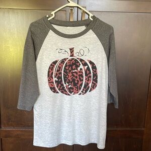 Like new! Women’s cute pumpkin shirt. Size M